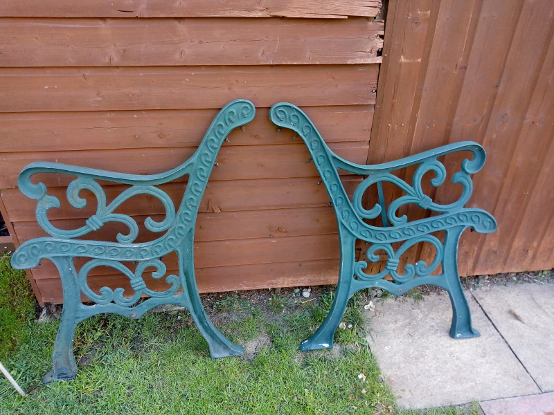 CAST IRON VINTAGE HEAVY METAL GARDEN BENCH CHAIR ENDS in Chatham