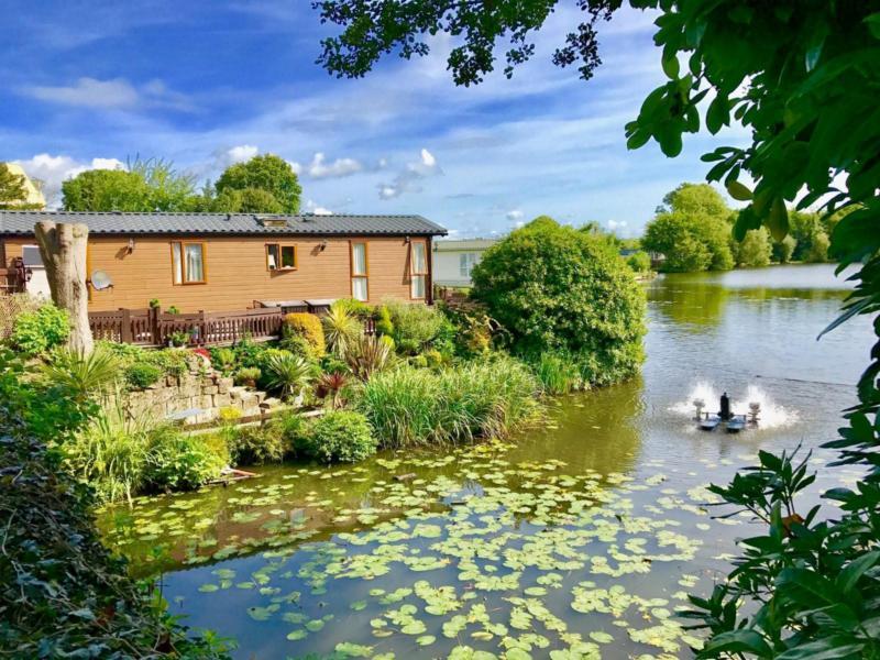 Cheap static caravan for sale! Hastings! Coghurst Hall, Fishing Lake