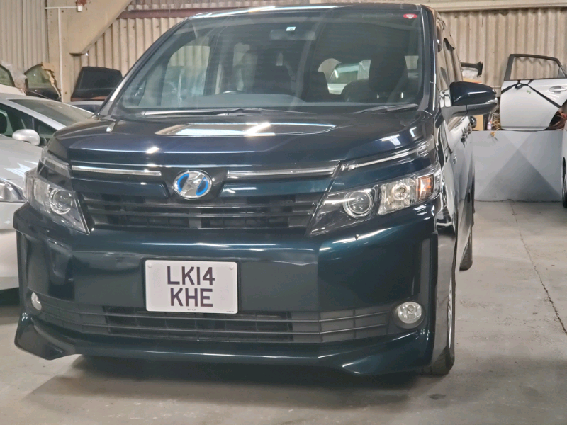 2014 15 Toyota voxy hybrid 1797cc fresh import 7 seater in Waltham