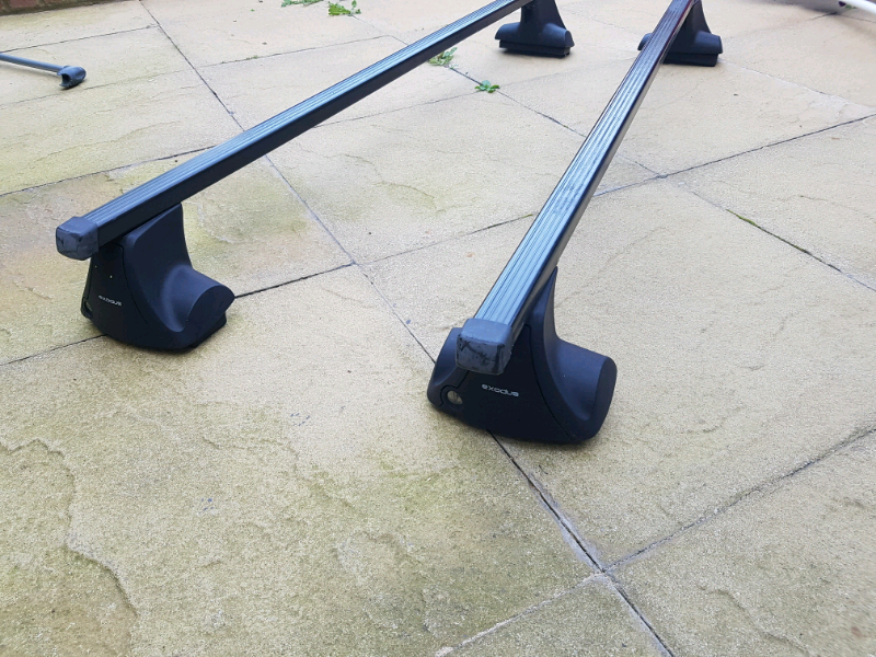 Halfords exodus roof box and bars