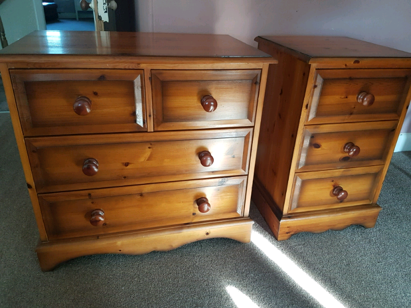 Erinwood solid dark pine chest & 1xbedside drawers in Dunfermline