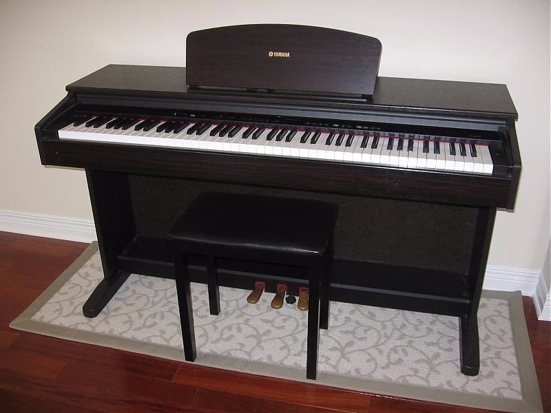 Yamaha Arius YDP121 Digital Piano Full Size 88 keys, 3 pedals, stool