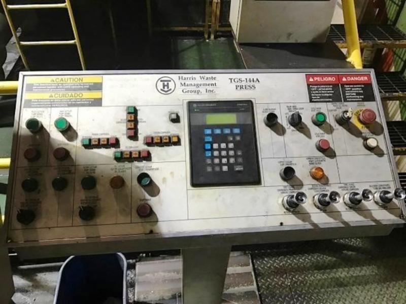 (1998) 100 HP Harris TGS Three Ram Baler