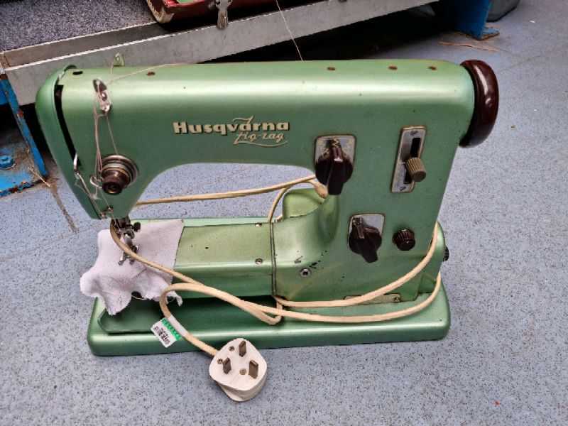 Husqvarna zig zag vintage sewing machine in Glasgow Gumtree