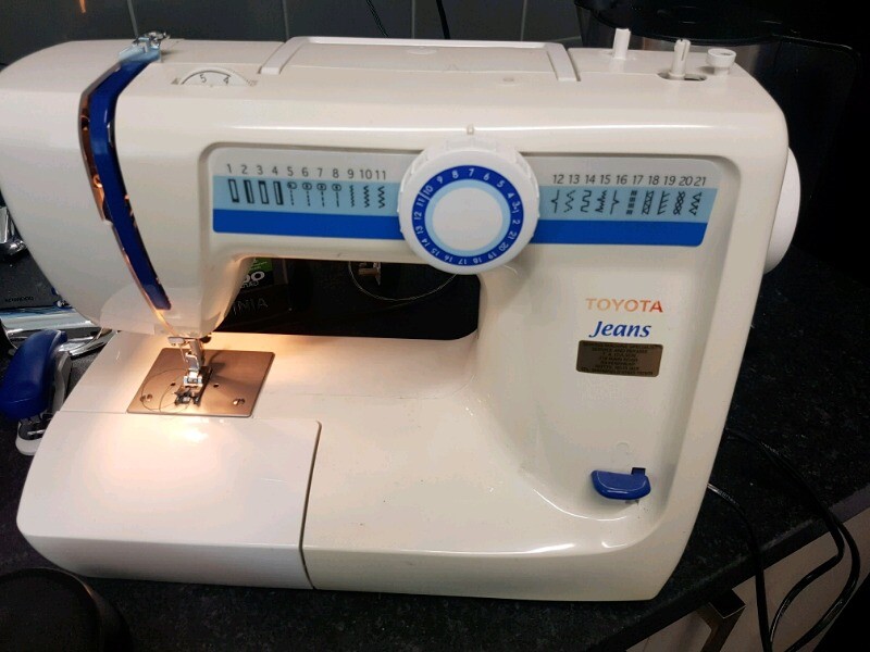 Toyota Jeans RS2000 CB Series 21 Stiches Sewing Machine in Sheffield