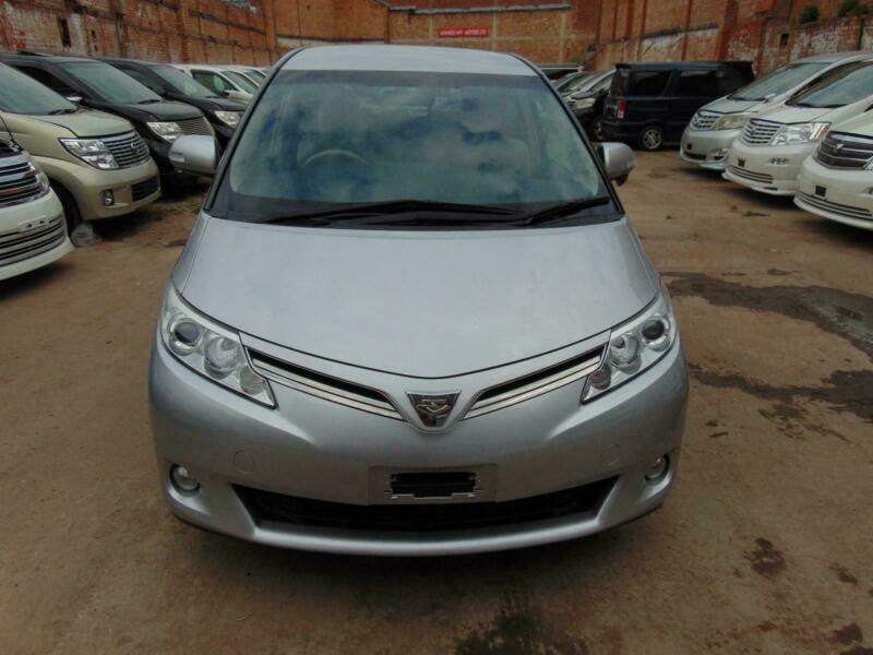 Toyota estima 2013