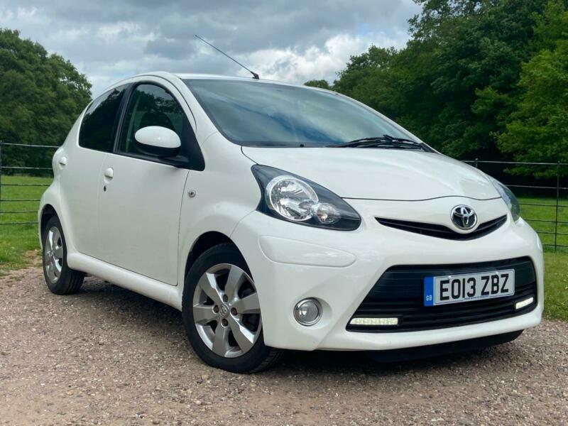 Toyota AYGO 1.0 ( 67bhp ) 2013 AYGO Fire White , Free Tax , Low Miles