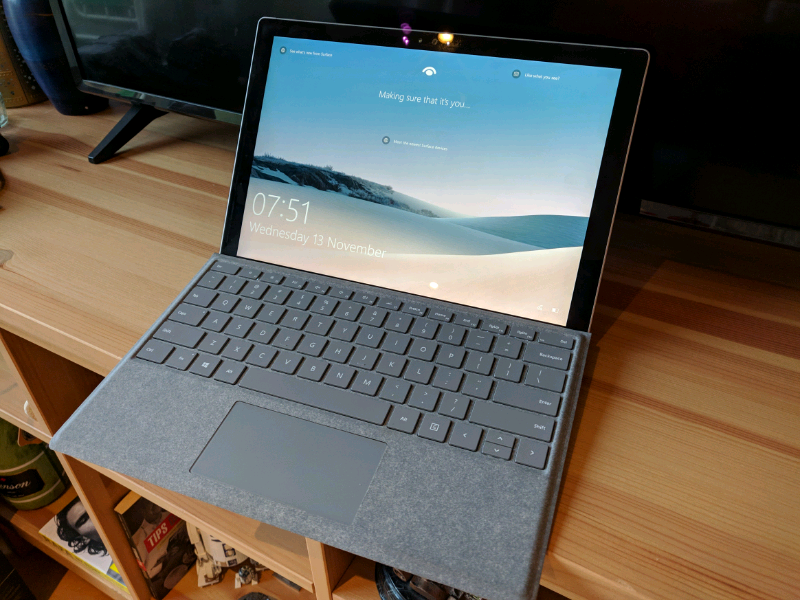 Microsof Surface Pro 4 i5 8gb 256gb + Alcantara Signature type cover