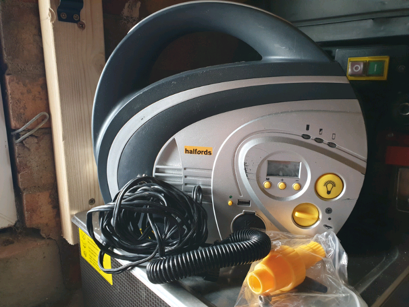 Halfords tyre pump rechargeable pump in Braintree, Essex Gumtree