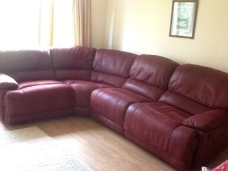 Faux leather corner sofa ( 2 recliners) in excellent condition. in