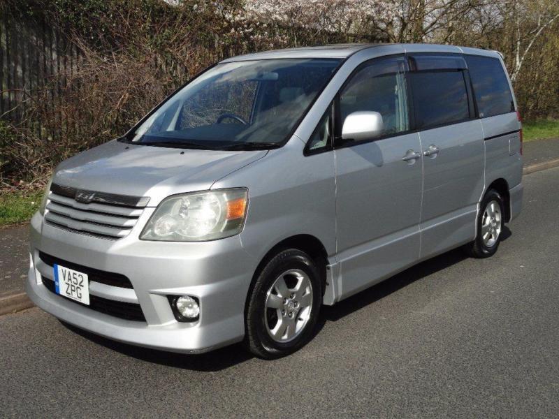 Toyota noah 2003 год