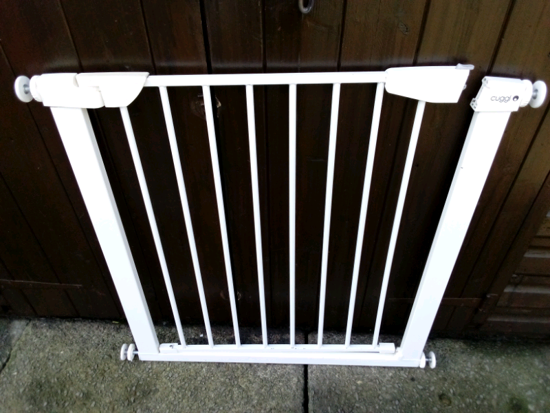 Cuggl Baby Gate Pressure Fit With Fittings in Neath, Neath Port