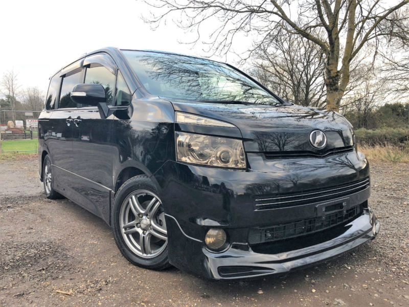 Toyota noah voxy