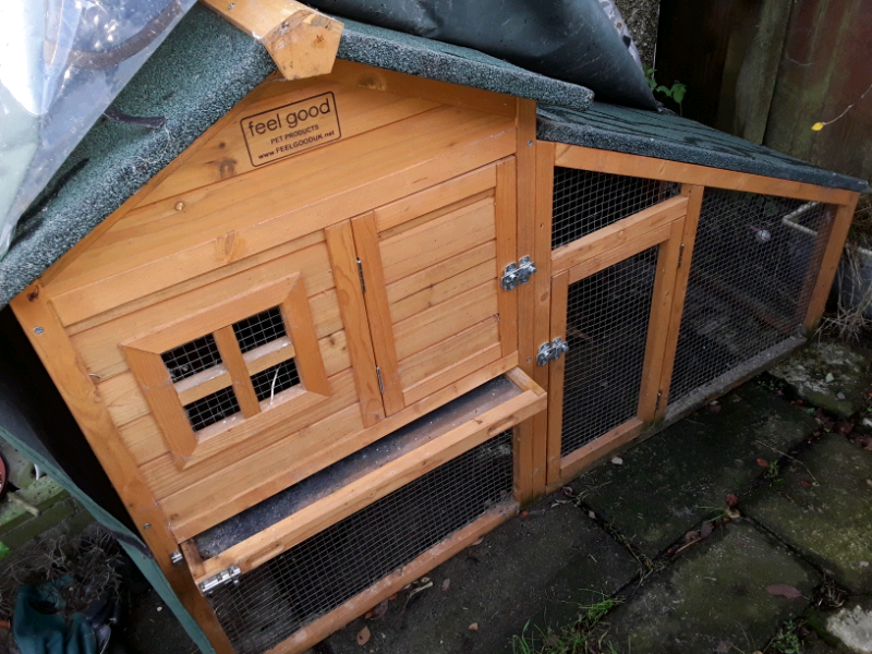 Rabbit Hutch (bedding, food, outside run,bottle and waterproof cover