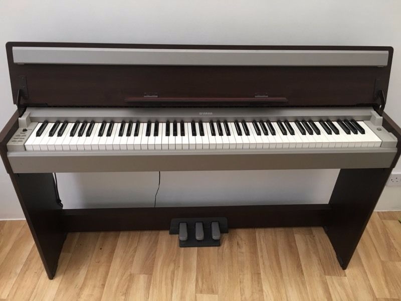 Yamaha Arius YDPS30 Digital Piano Full Size 88 keys, 3 pedals slimline