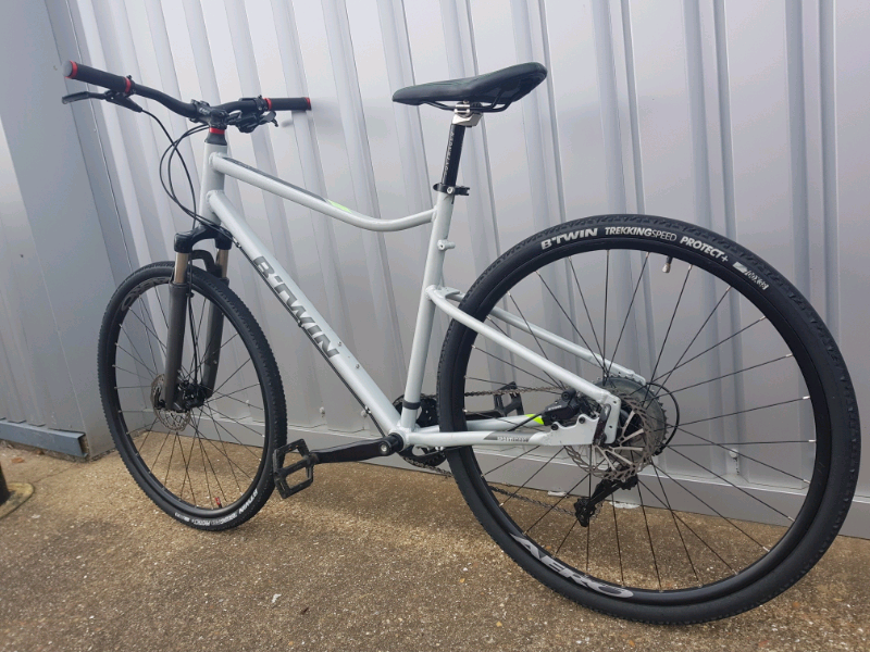 Btwin Riverside 900 Hybrid Bike in Northampton