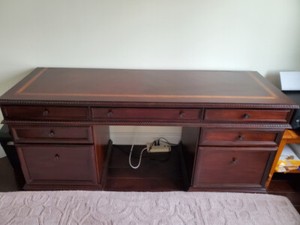 Bombay Desk Buy Or Sell Desks In Ontario Kijiji Classifieds