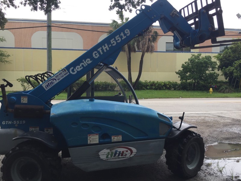 Genie 5519 reach forklift Year 2012 1200 hours