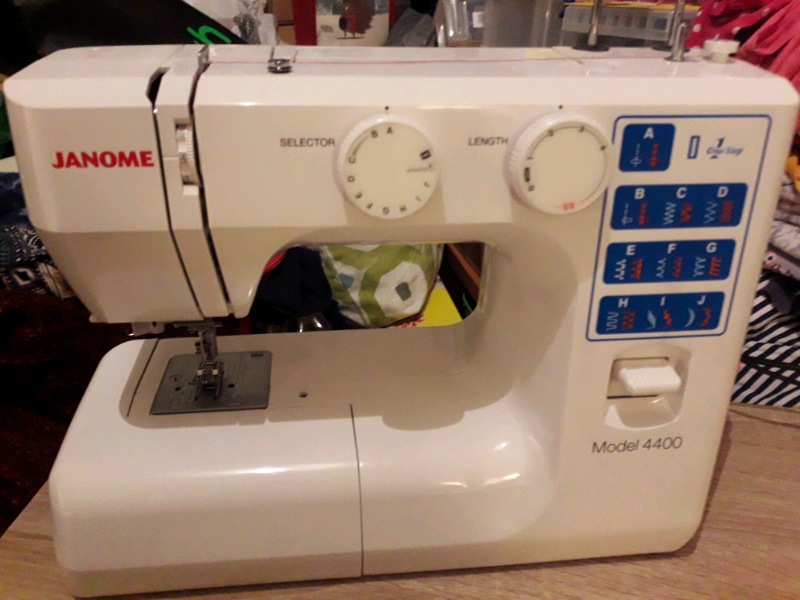 Швейная машина janome 4400