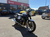 2015 Triumph Bonneville Bonneville (10MY) Roadster/Retro PETROL Manual