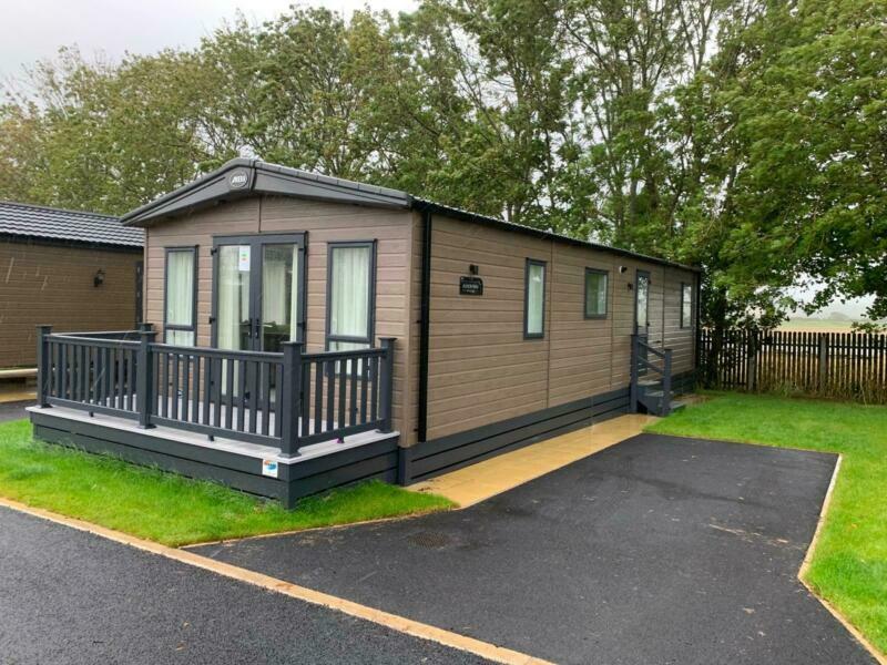 2 BEDROOM LUXURY HOLIDAY LODGE FOR SALE ON FIVE STAR PARK MORECAMBE NORTH WEST in Morecambe