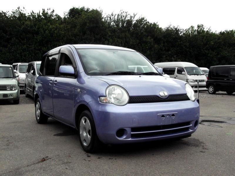 Toyota sienta 2004