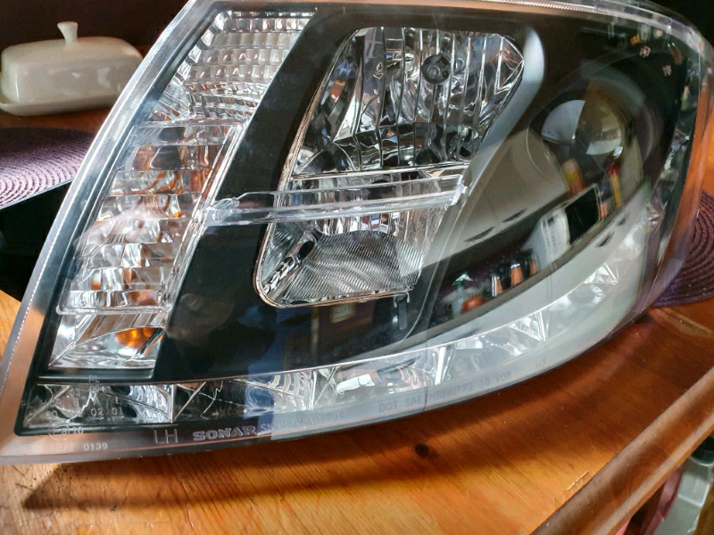 Audi tt mk1 headlights in Hirwaun,