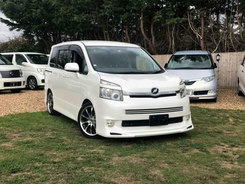 Toyota noah voxy