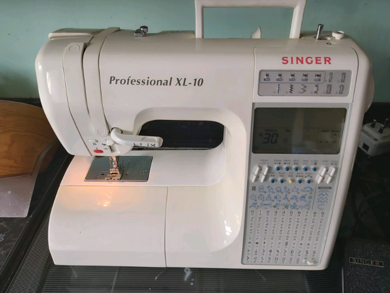 Singer Professional XL10 Embroidery sewing machine in Fareham