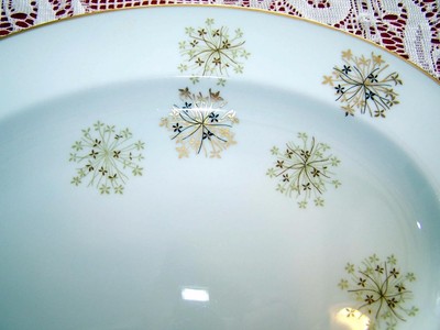 Noritake SNOWFLAKE Gold Green Black Snowflakes 12