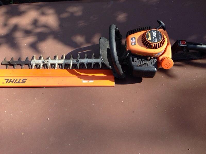 Tanaka tht2100 petrol hedge trimmer in Stokenchurch, Buckinghamshire