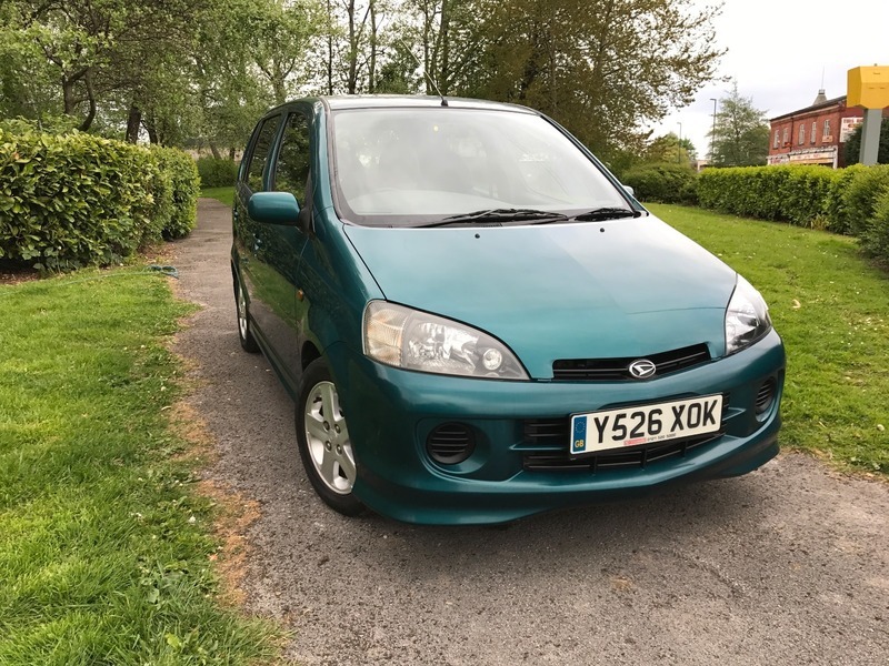 Daihatsu yrv 2001