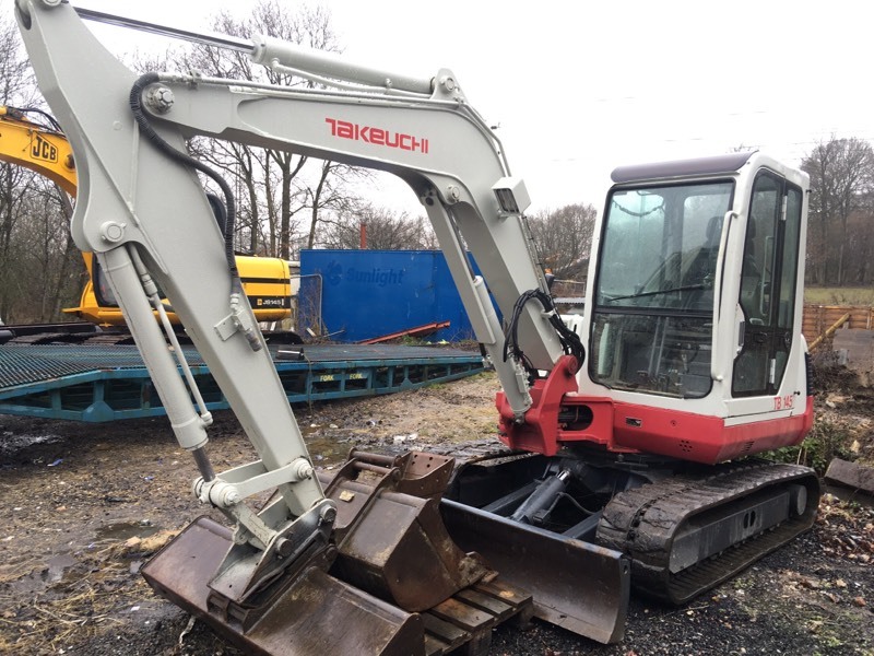 Takeuchi TB145 4.75 ton mini digger 2005 3 buckets quick hitch in