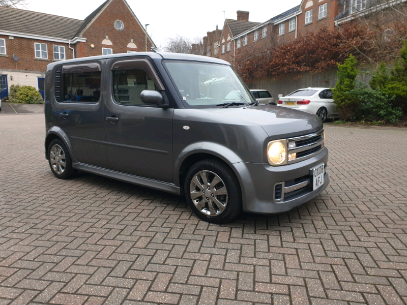 Nissan cube rider