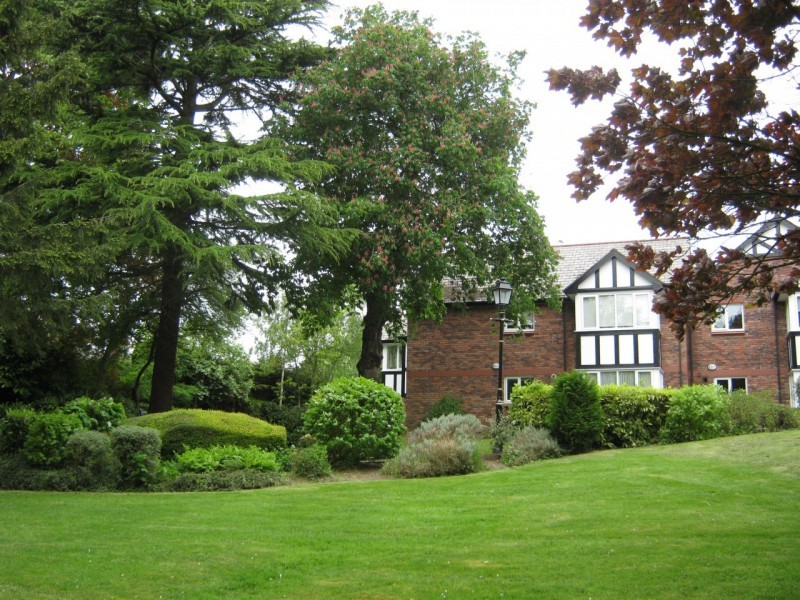 2 bedroom flat in Cottage Lawns, Heyes Lane, Alderley edge, SK9 in