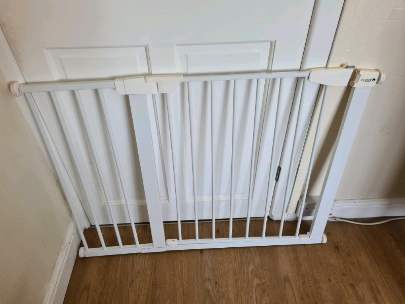 Cuggl pressure fitting extra wide stair gate with extension for sale