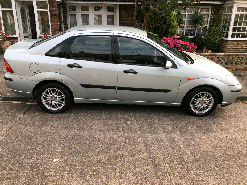 Saloon ford focus