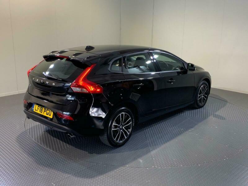 Volvo v40 2018