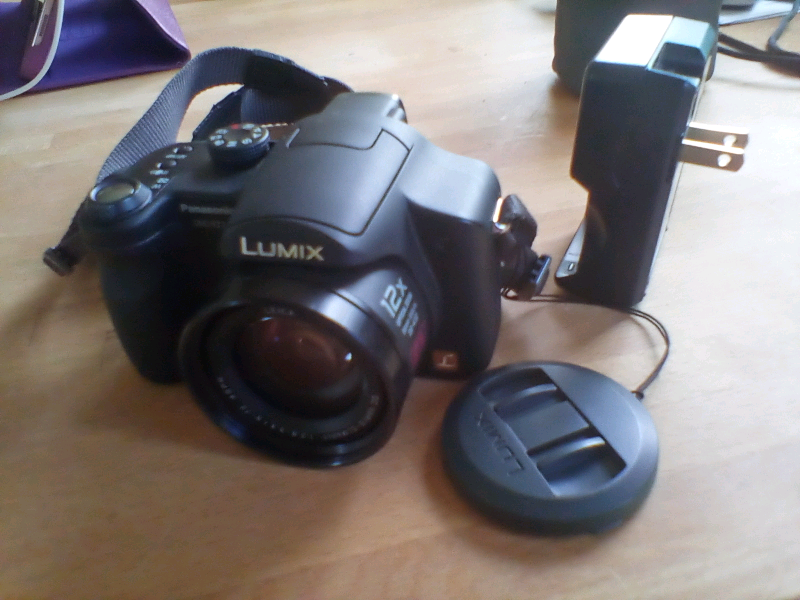 Digital Camera - Panasonic Lumix DMC-FZ7 with addition wide macro lens