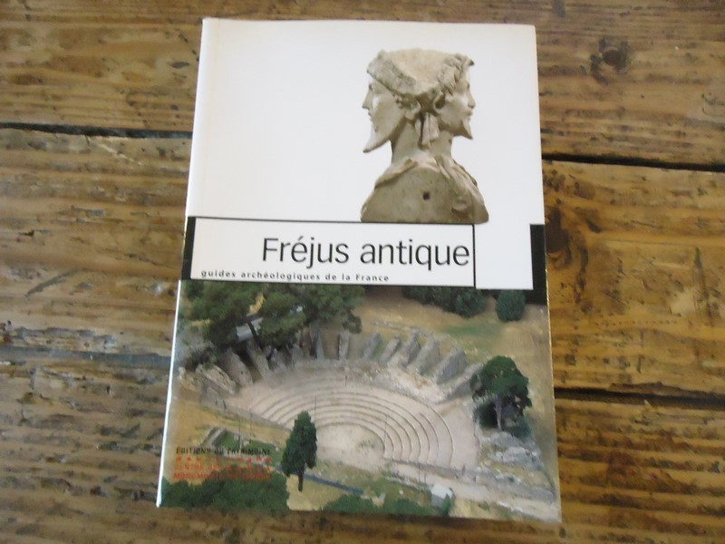 Guides Archeologiques De France Monuments Nationaux Frejus Antique Forum Julii