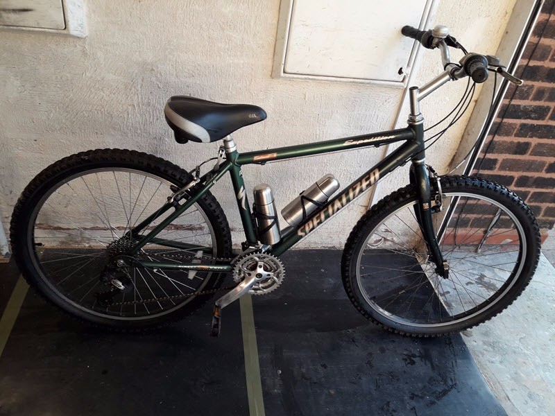 Specialized Expedition Mountain Bike. 21 speed. 26 inch wheels (Suit