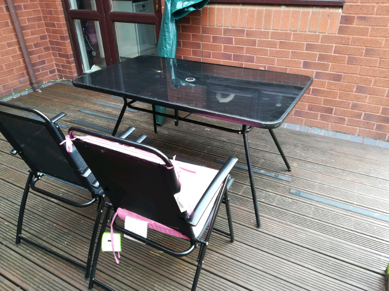 Tempered glass garden table with chairs Blooma Bahama good condition