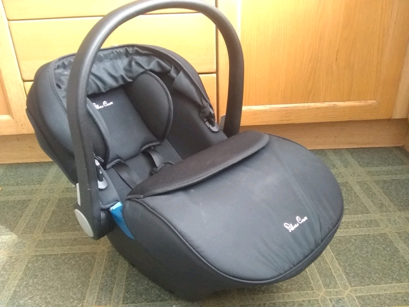 Simplicity silver cross car seat and isofix base in Hull, East