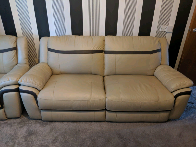 3 2 1 Cream Leather Sofa Set from SCS 8 Mths Old like New with Receipt