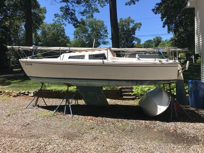 1984 Catalina 22 sailboat complete with mast sails and boat stands- No Reserve