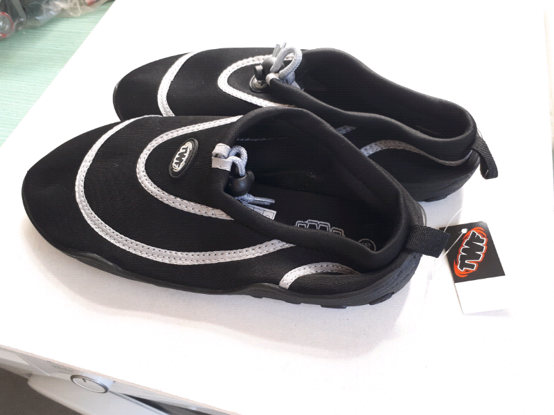 twf aqua shoes