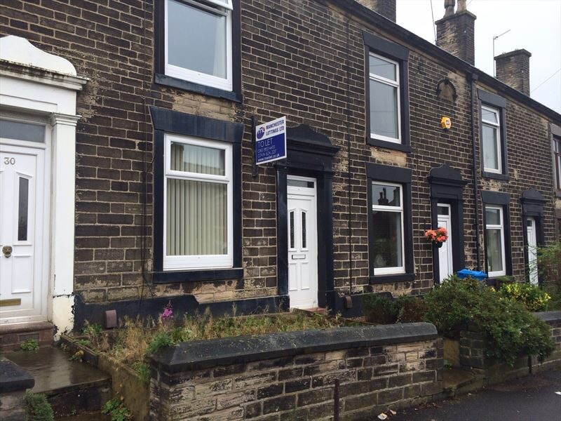 Lovely 2 bed terraced property in Lees Oldham in Lees, Manchester