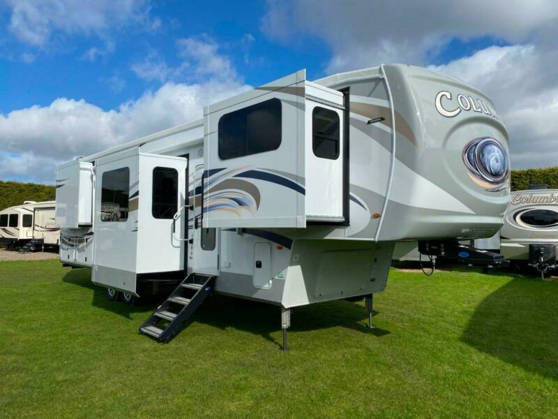 Columbus 389FL 5th Wheel American Caravan 6 Slides Showmans Trailer