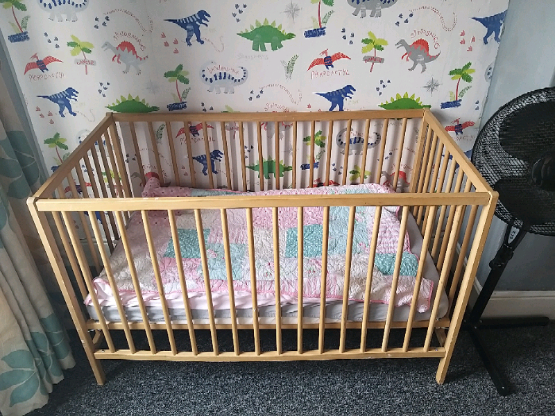 Babies cot in Grimsby, Lincolnshire Gumtree