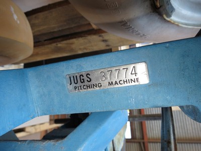 Jugs Football Passing Throwing Machine, Kick-Off, Punt Practice Catch Pitching